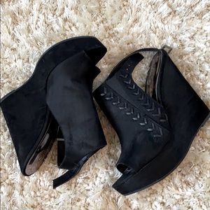 Carlos Santana Suedeish Black Wedge Heals Sz 7 1/2